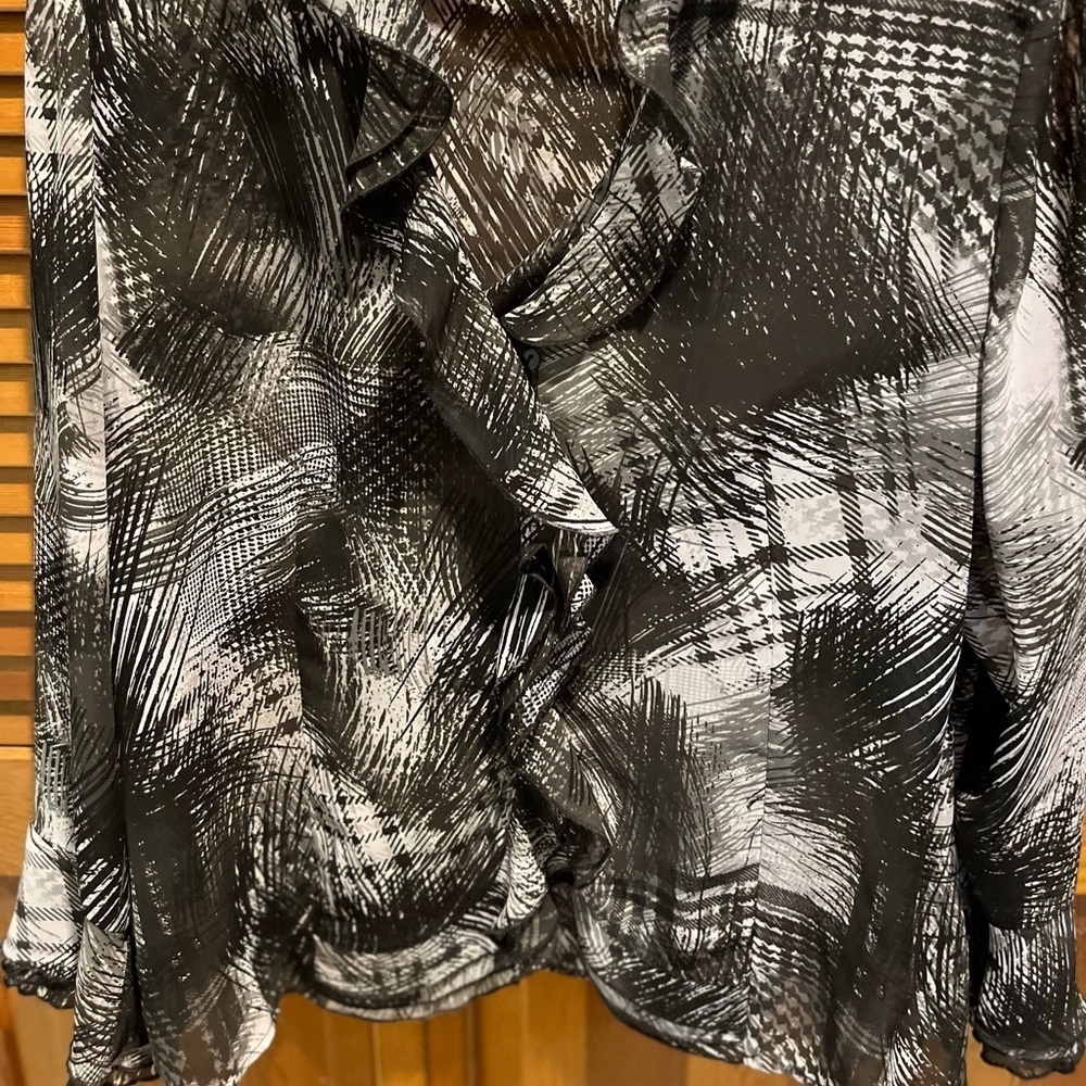 24. WOMENS CHICO’S 3/XL DETAIL TOP - Picture 2 of 8